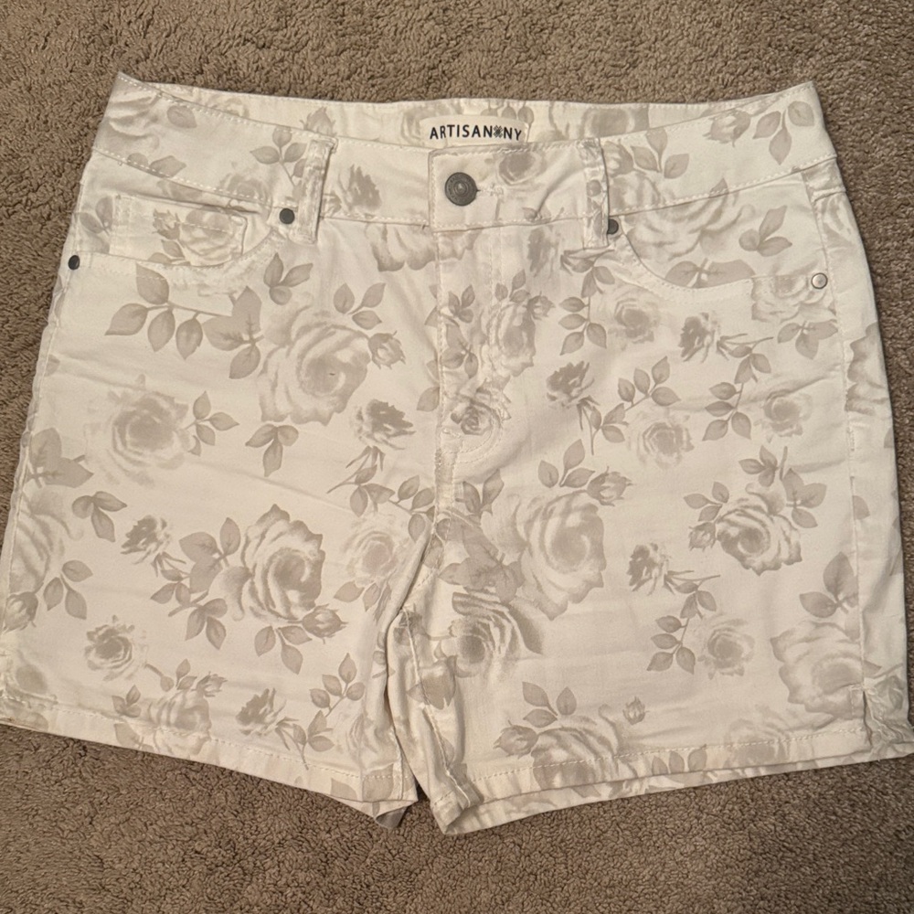 Artisan Ny Women's White Floral Jean Shorts